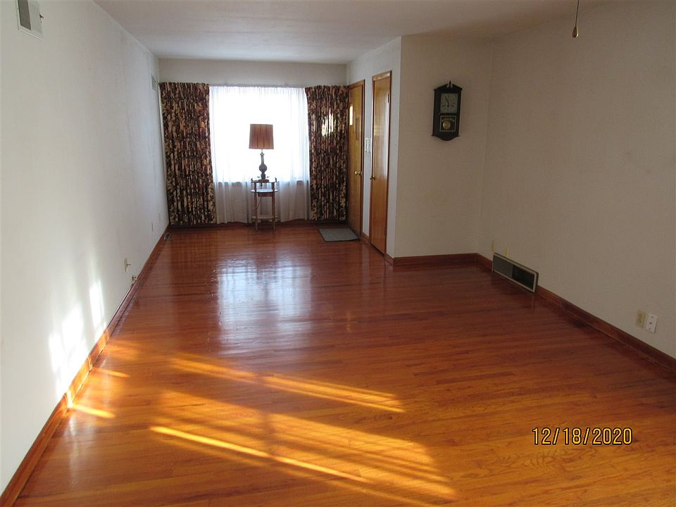 2nd image of 915 N Denver Ave