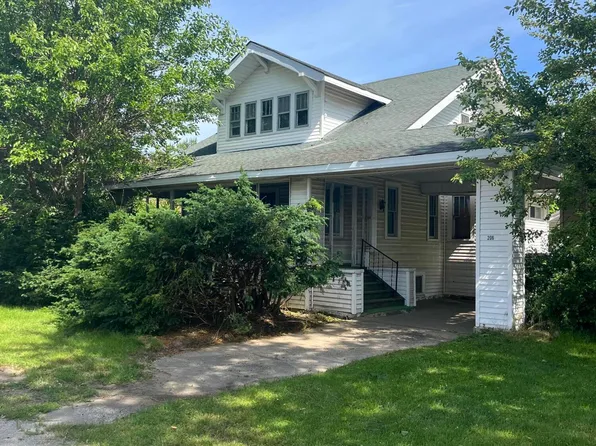 206 E Maple St, Medaryville, IN 47957