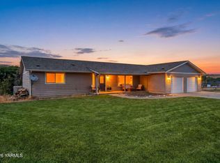 241 Knoll Rd, Yakima, WA 98908