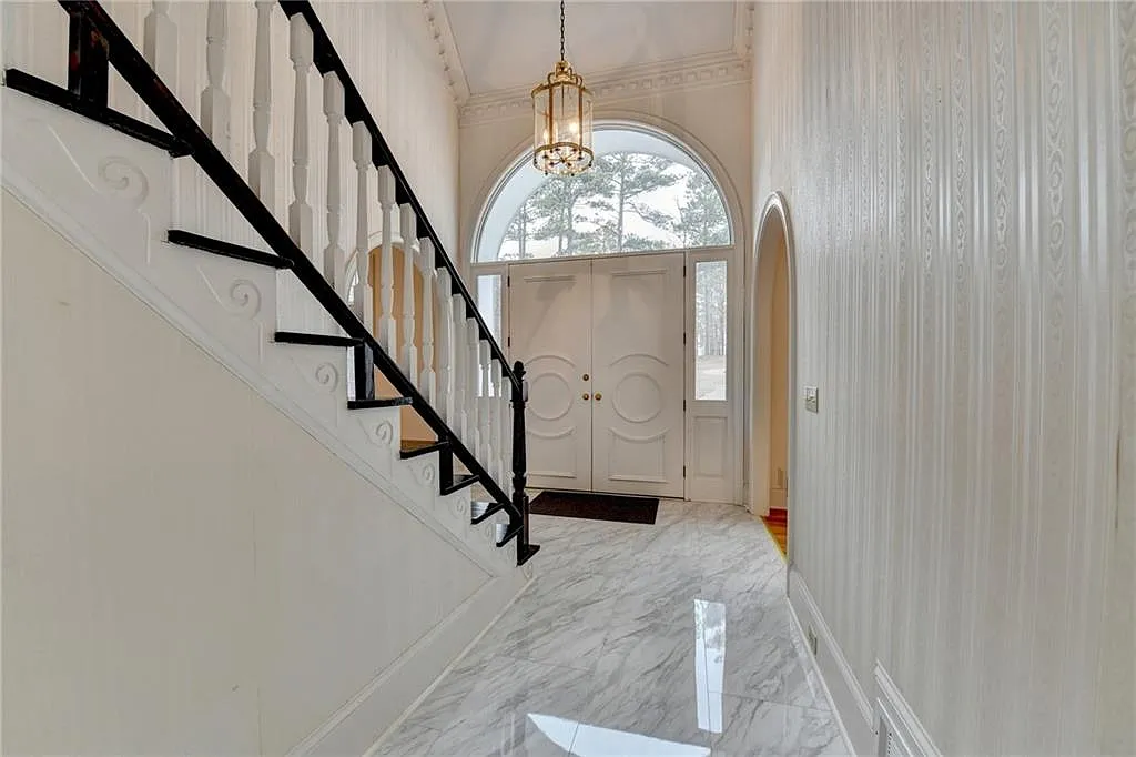 5 bed, 5.5 bath, 7800 sqft, $6,500 — Photo 3