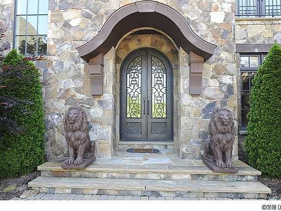 2nd image of 404 Oakmont Ln