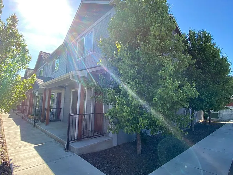 615 S 3rd St — Photo 1