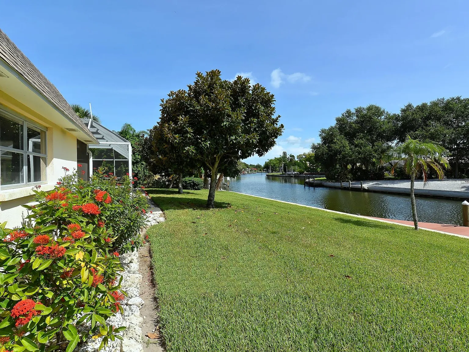 3 bed, 1933 sqft, $6,900 — Photo 2
