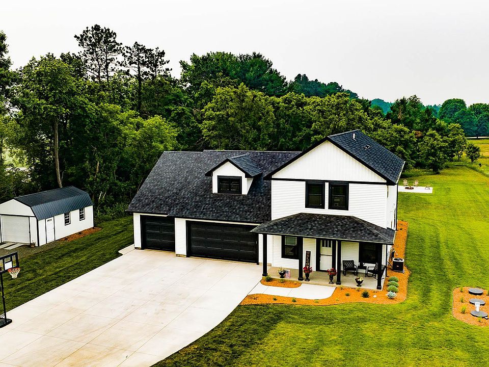1st image of 1032 River Dr E