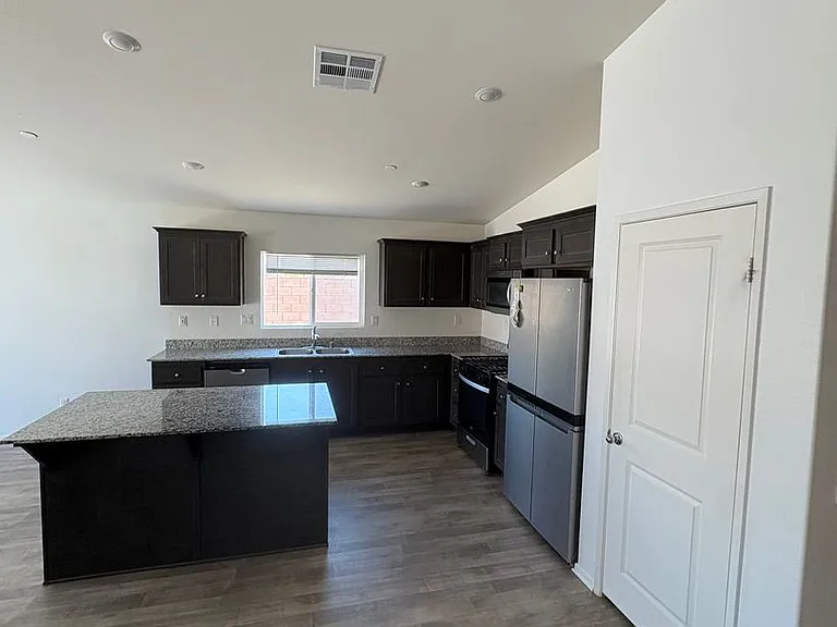 1460 Caprice Ct — Photo 3