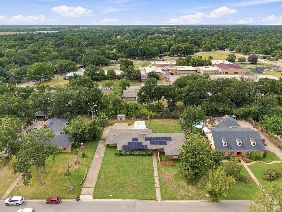 1st image of 1444 Oaklawn Dr