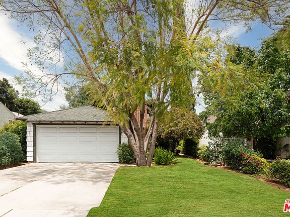 2nd image of 15221 La Maida St