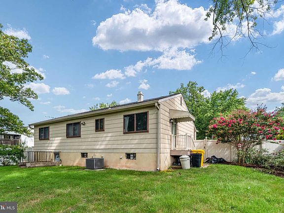 5th image of 269 Scotts Manor Dr