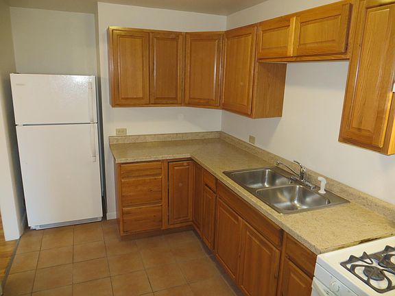 4th image of 755 Walnut St #1E