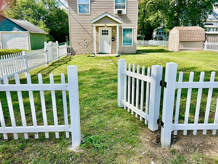 214 Myrtle Ave — Photo 1