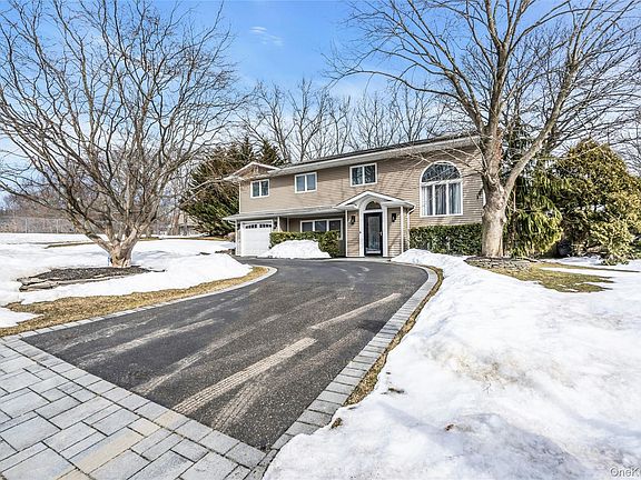 3rd image of 54 Valleywood Road