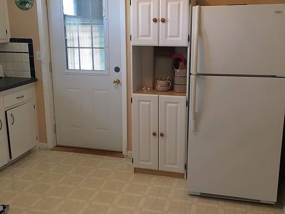 3rd image of 2623 Emery Dr