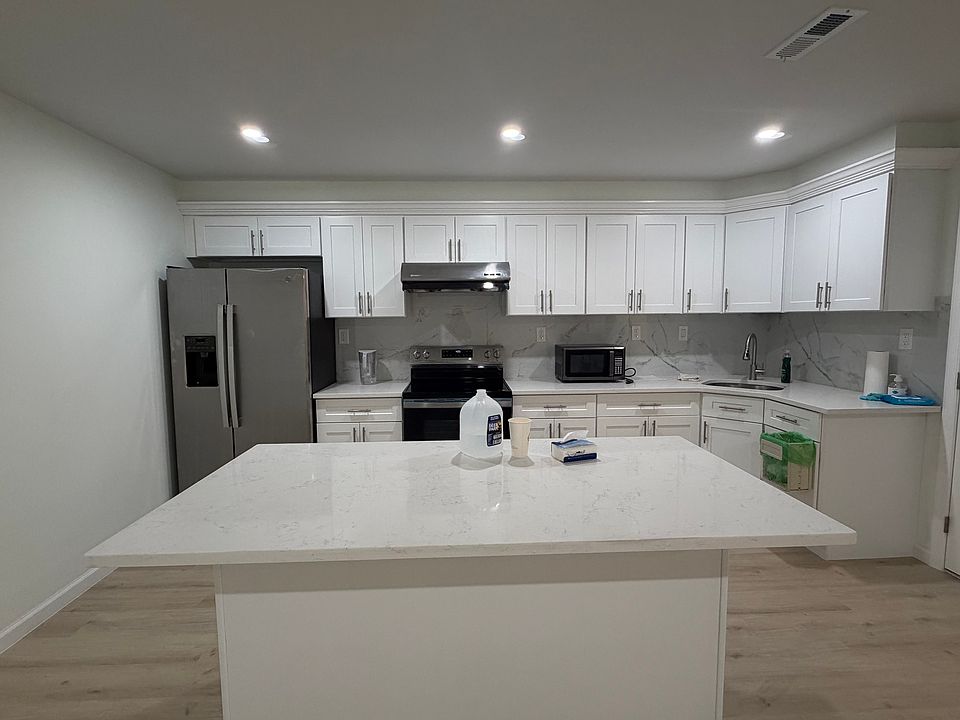 1st image of 4836 Spruce St Floor 2