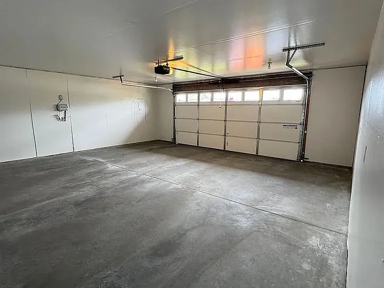 5085 Liberty Dr — Photo 23