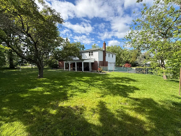 806 Warfield Ln — Photo 41