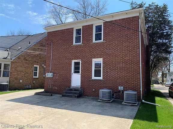 2nd image of 414 Catalpa Dr