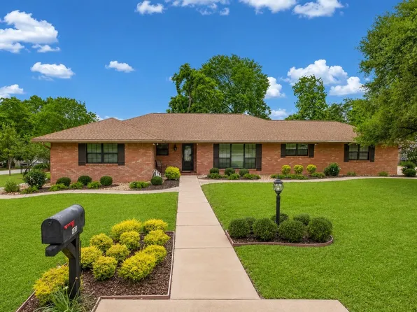 408 W Tom Green St, Brenham, TX 77833