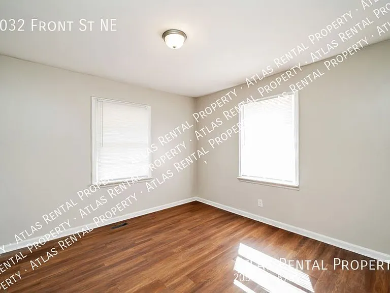 2032 Front St NE — Photo 11