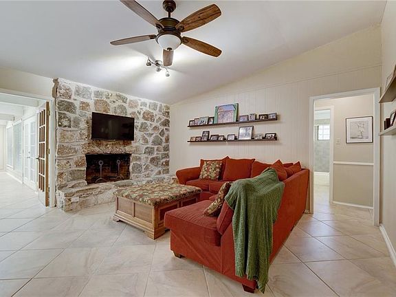 4th image of 9405 Meadowheath Dr