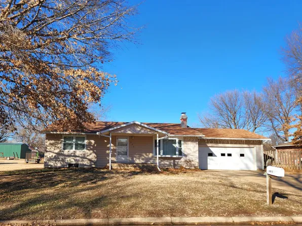 608 E 9th St, Harper, KS 67058