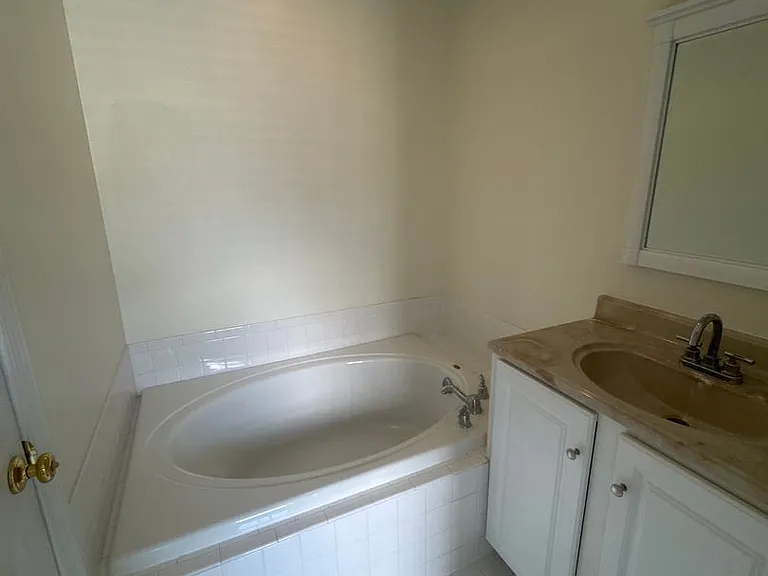 1600 Oakridge Ln — Photo 16