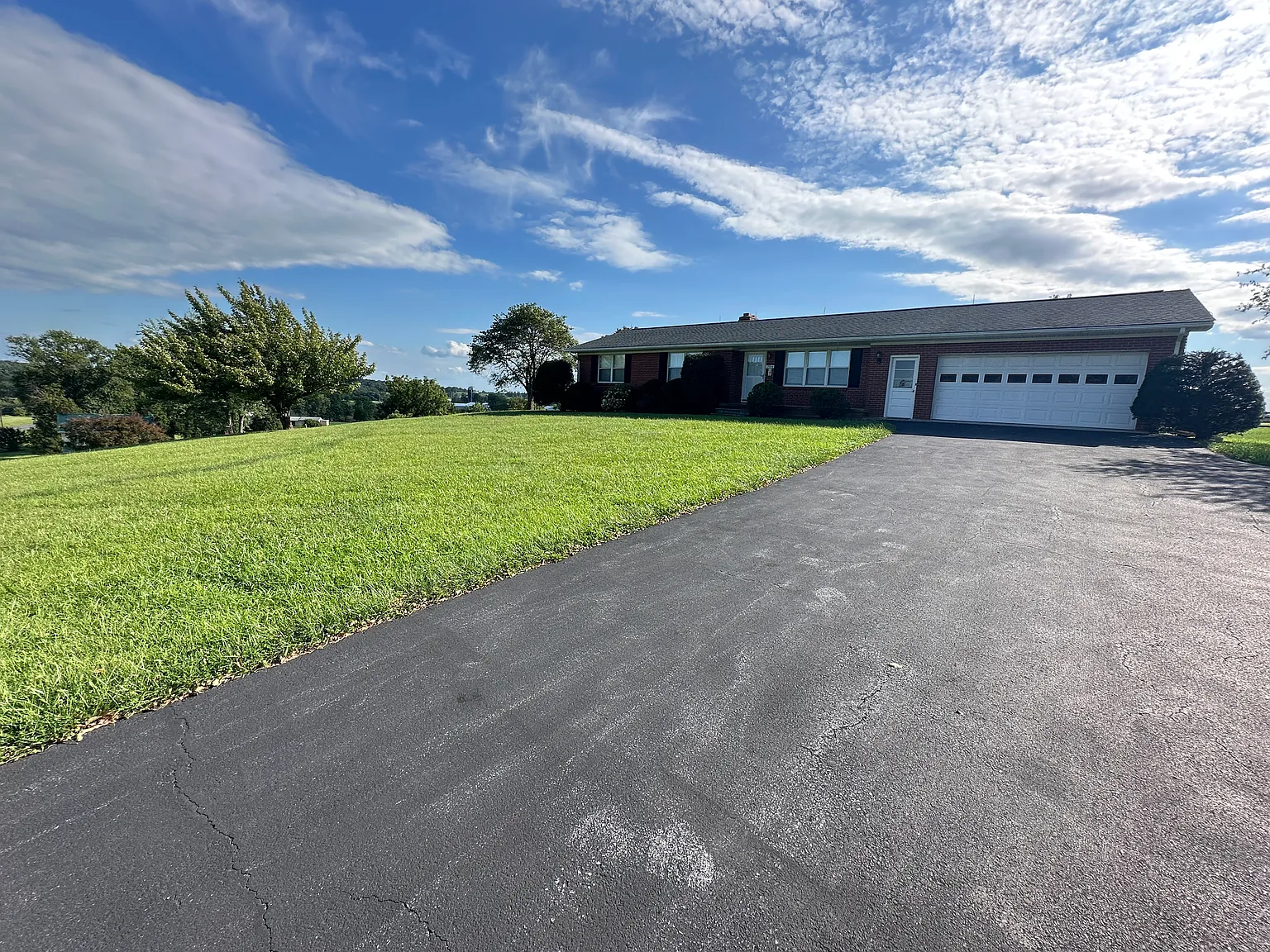 3 bed, 1.5 bath, 1356 sqft, $2,500 — Photo 3