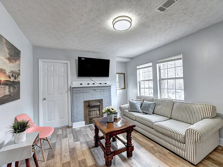 1170 Atlantic Dr NW — Photo 8