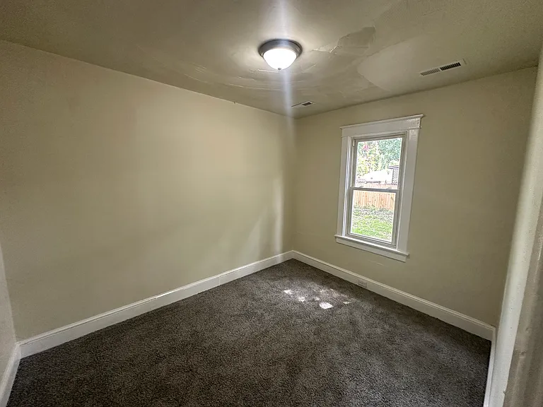 113 Baldwin Ave — Photo 6