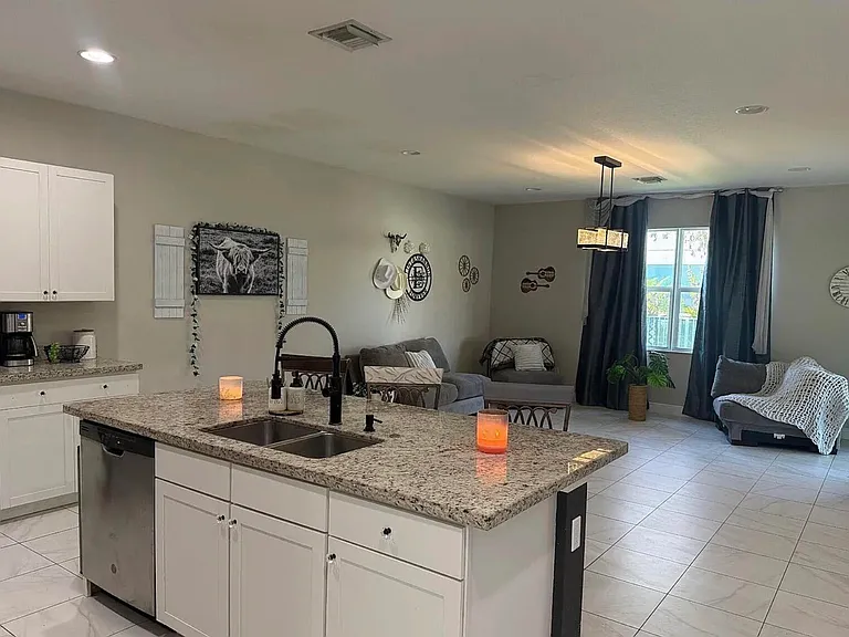 1271 NW Leonardo Cir — Photo 10