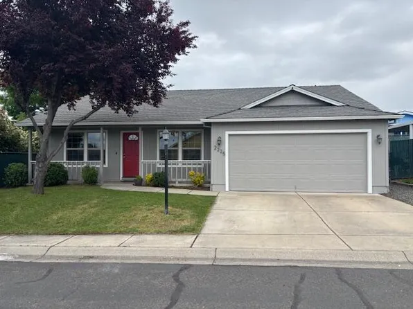 2225 New Haven Dr, Central Pt, OR 97502