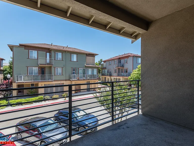 887 Sakura Dr — Photo 5