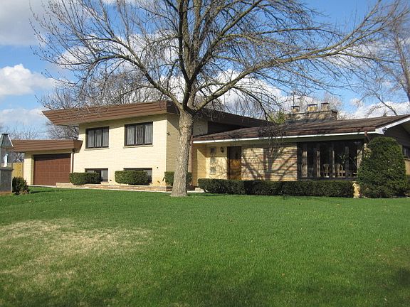 2nd image of 9225 S 84th Ct