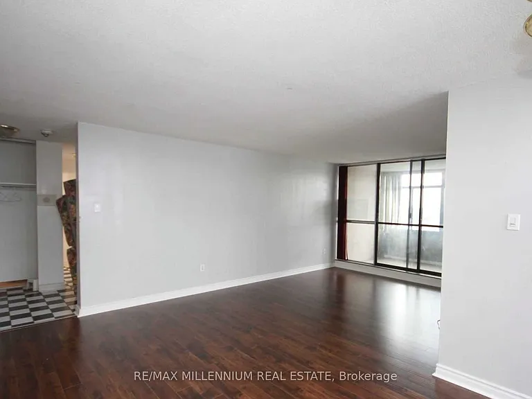 15 Kensington Rd #1512 — Photo 8