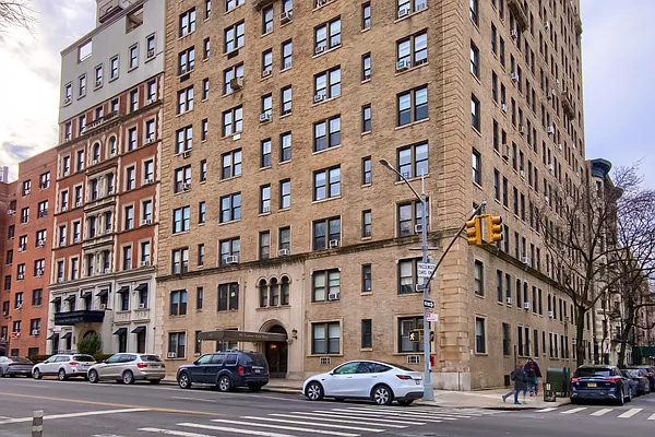 Sold by LARSEN REALTY LLC | media 37