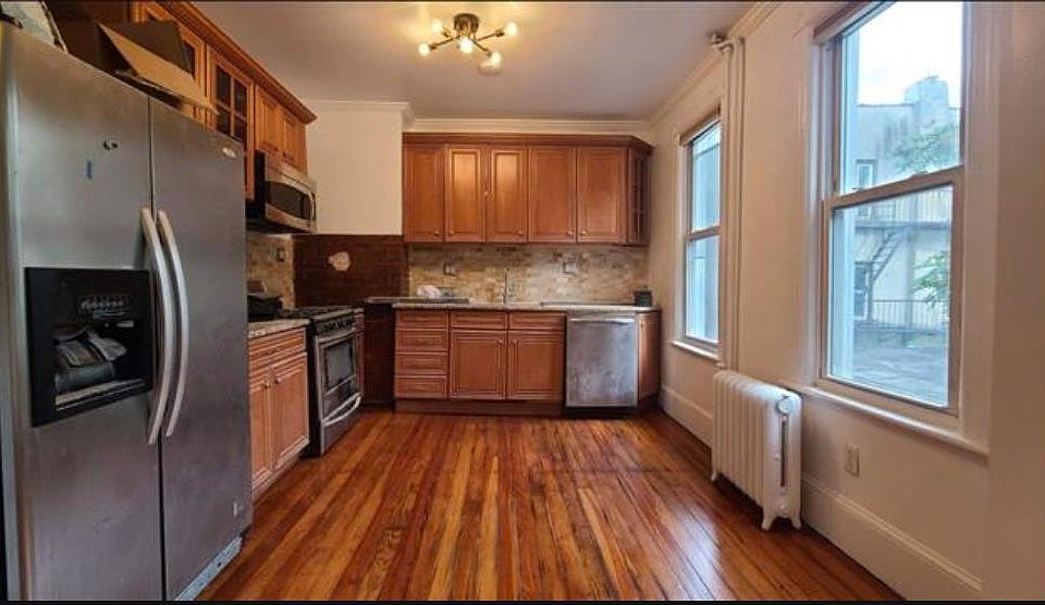 1st image of 476 Gregory Ave APT 2