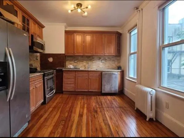 476 Gregory Avenue image 1 of 20