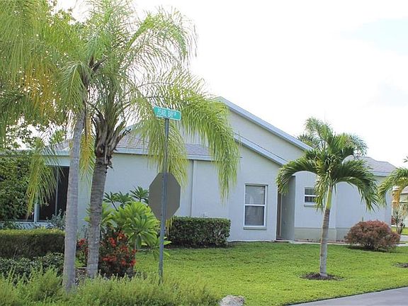 3rd image of 10701 Pearl Bay Cir