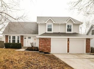 13939 S Cottonwood Dr, Olathe, KS 66062
