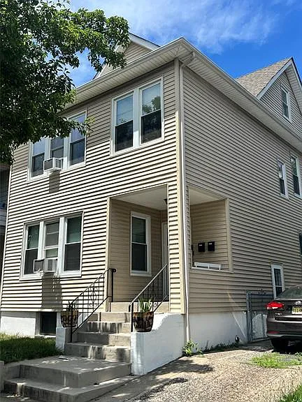 52 Christie Ave #1 — Photo 2