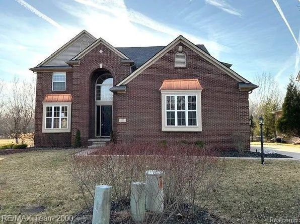 13611 Beacon Trl, Belleville, MI 48111