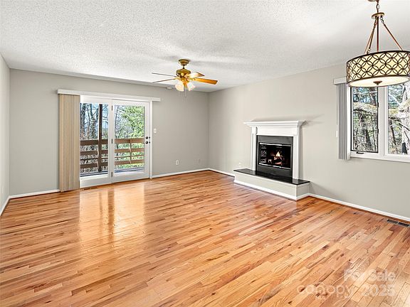 3rd image of 305 Piney Mountain Dr APT D2