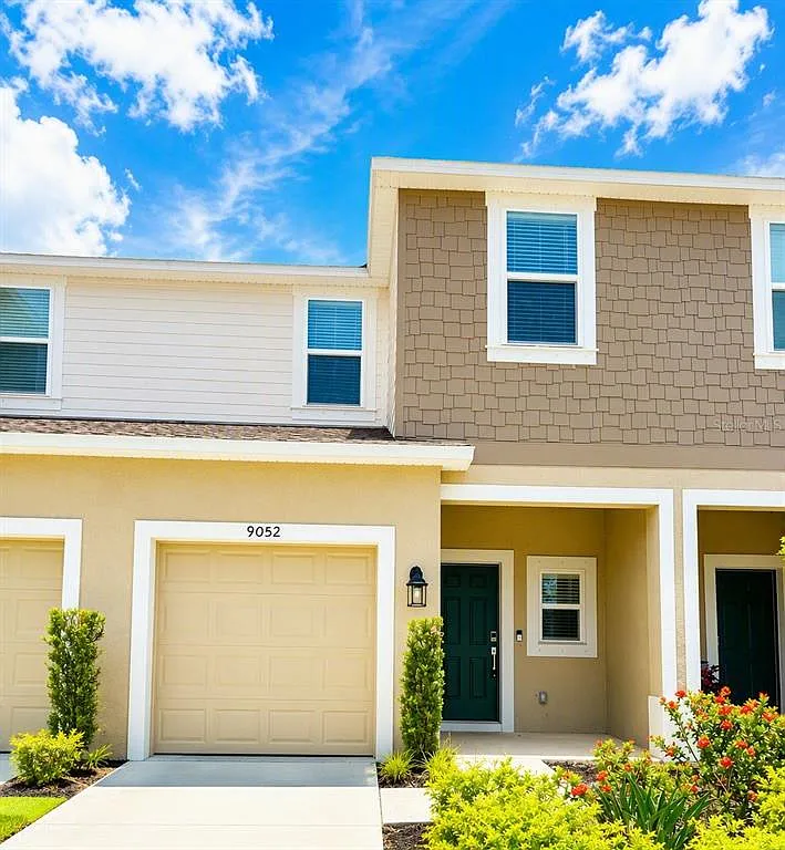 3 bed, 2.5 bath, 1417 sqft, $2,100 — Photo 1