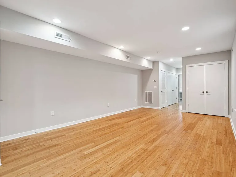 3044 Richmond St #9 — Photo 10