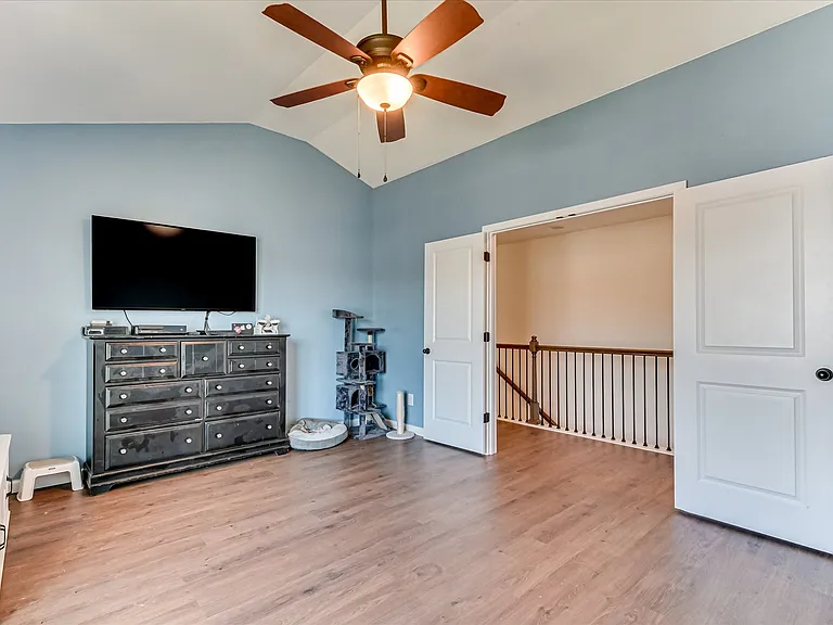 251 Haverford Dr — Photo 5