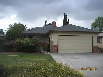 493 Rose St photo 1