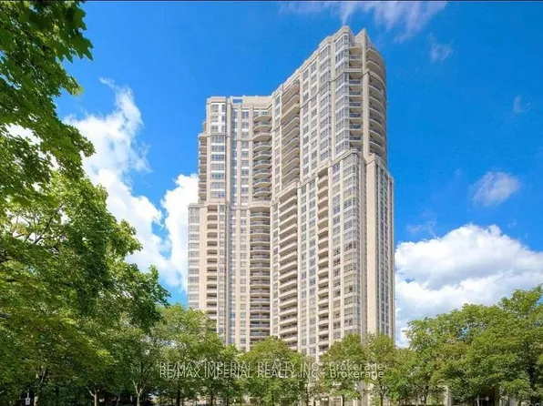 35 Kingsbridge Garden Cir, Mississauga, ON