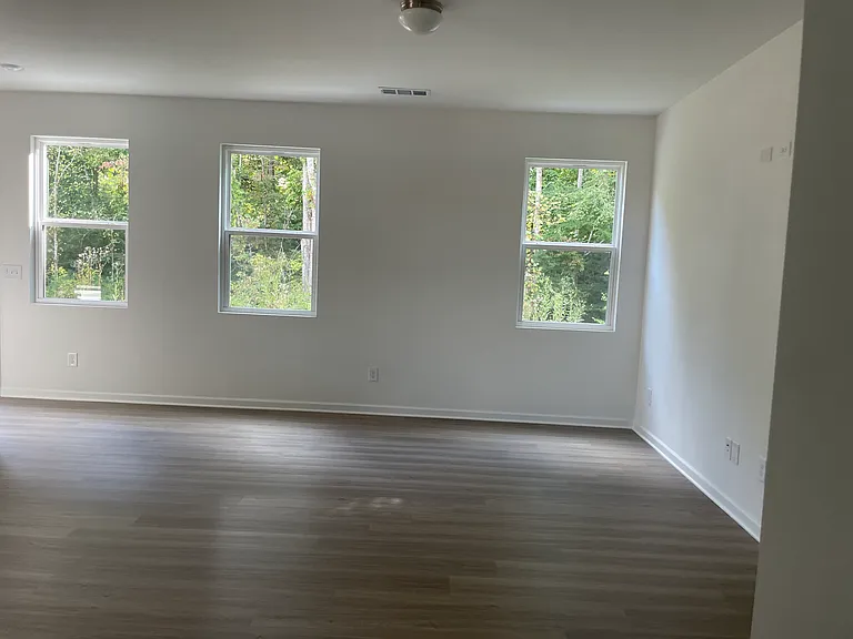 146 Parkwood Dr — Photo 5