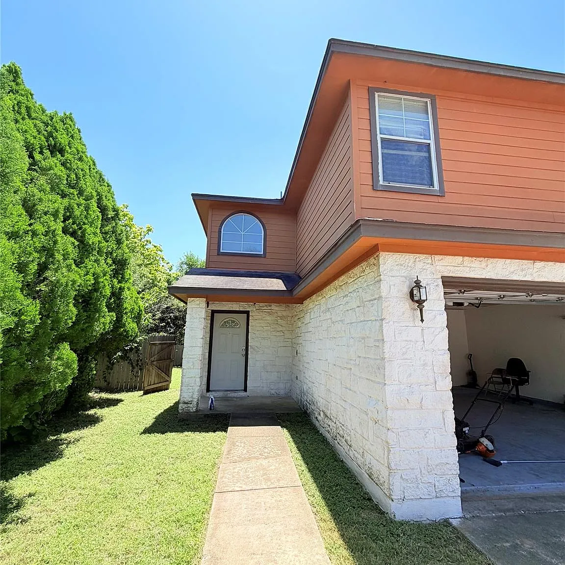 3 bed, 2.5 bath, 1540 sqft, $2,100 — Photo 2