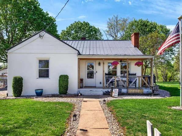 18 Bartley St, Staunton, VA 24401