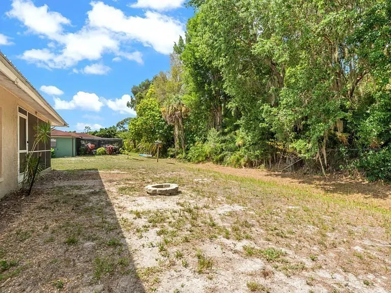 2431 N Westwood Dr — Photo 20